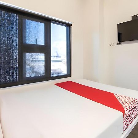 Hotel Oyo 563 Mytown New York Taguig Exterior foto