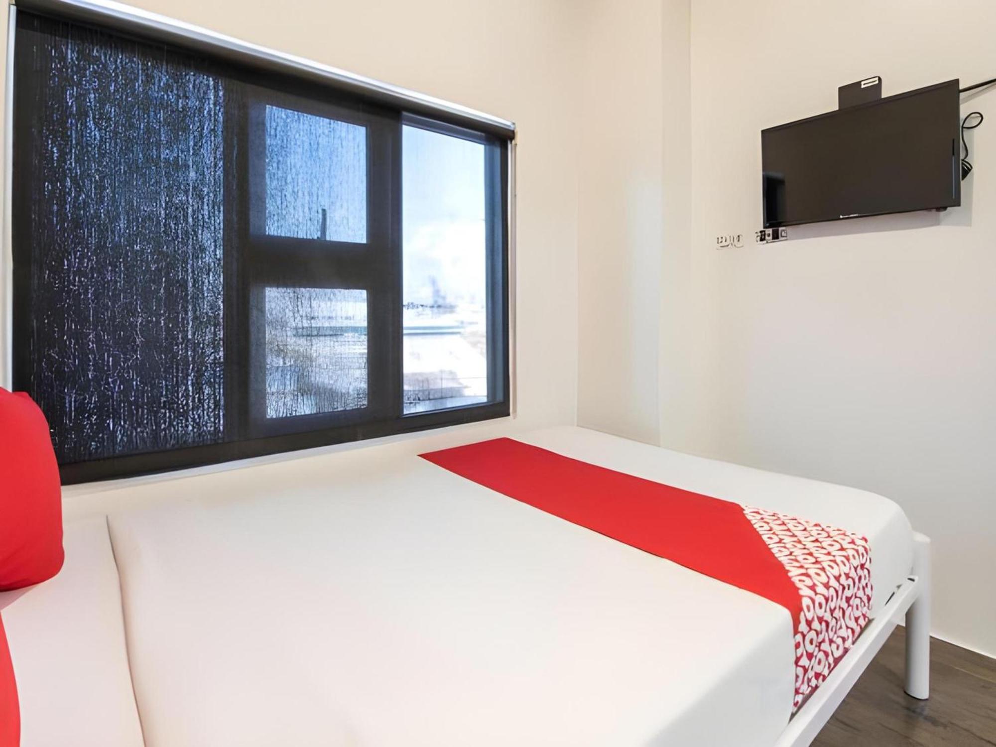 Hotel Oyo 563 Mytown New York Taguig Exterior foto
