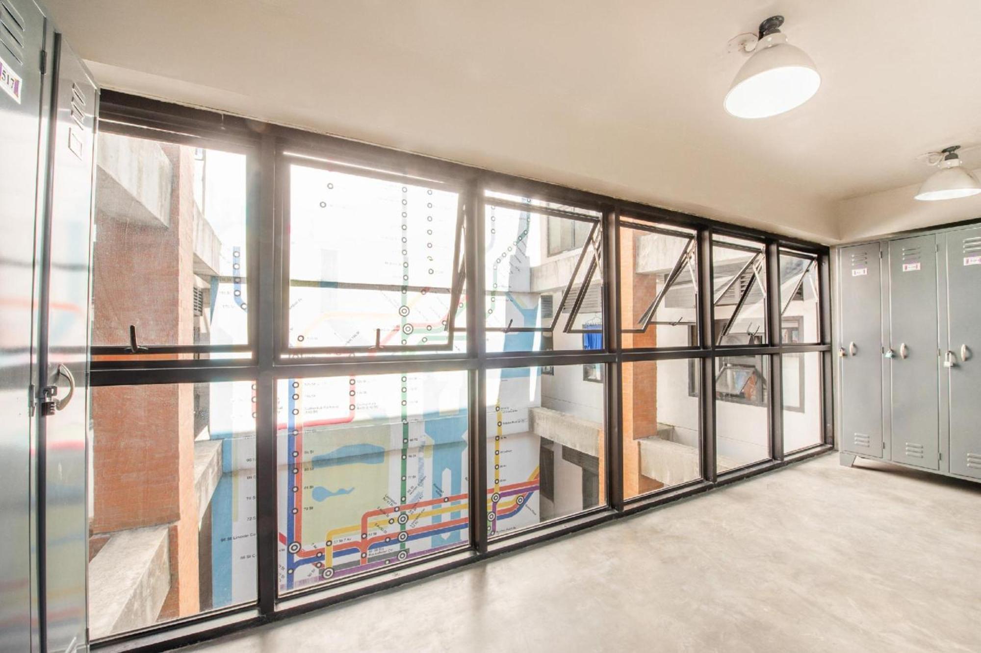 Hotel Oyo 563 Mytown New York Taguig Exterior foto