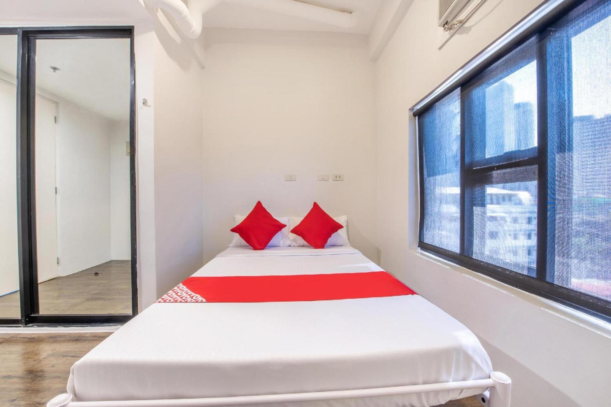 Hotel Oyo 563 Mytown New York Taguig Exterior foto